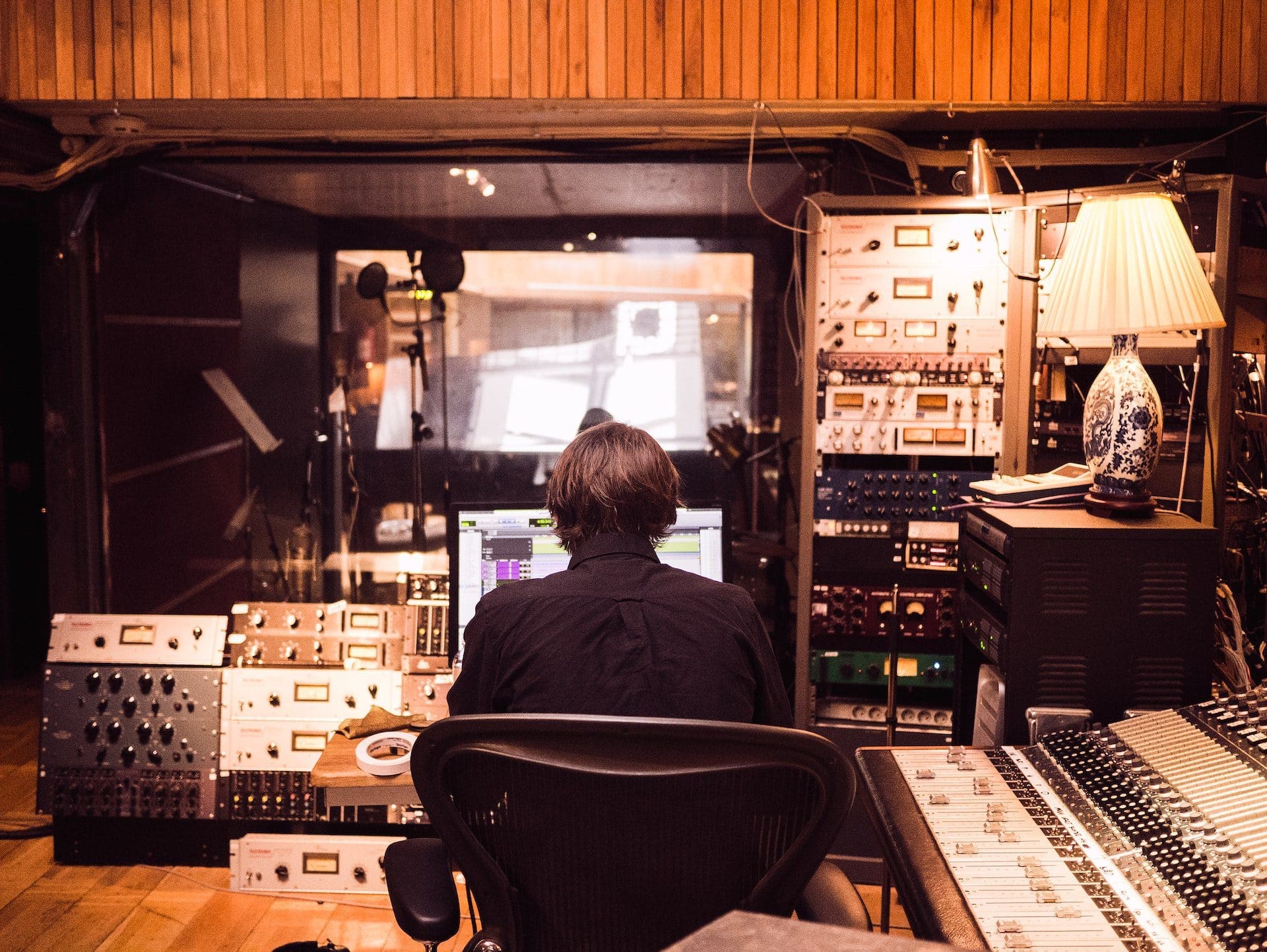 Audiophiles Take Note – Here’s How To Setup Your Own Studio