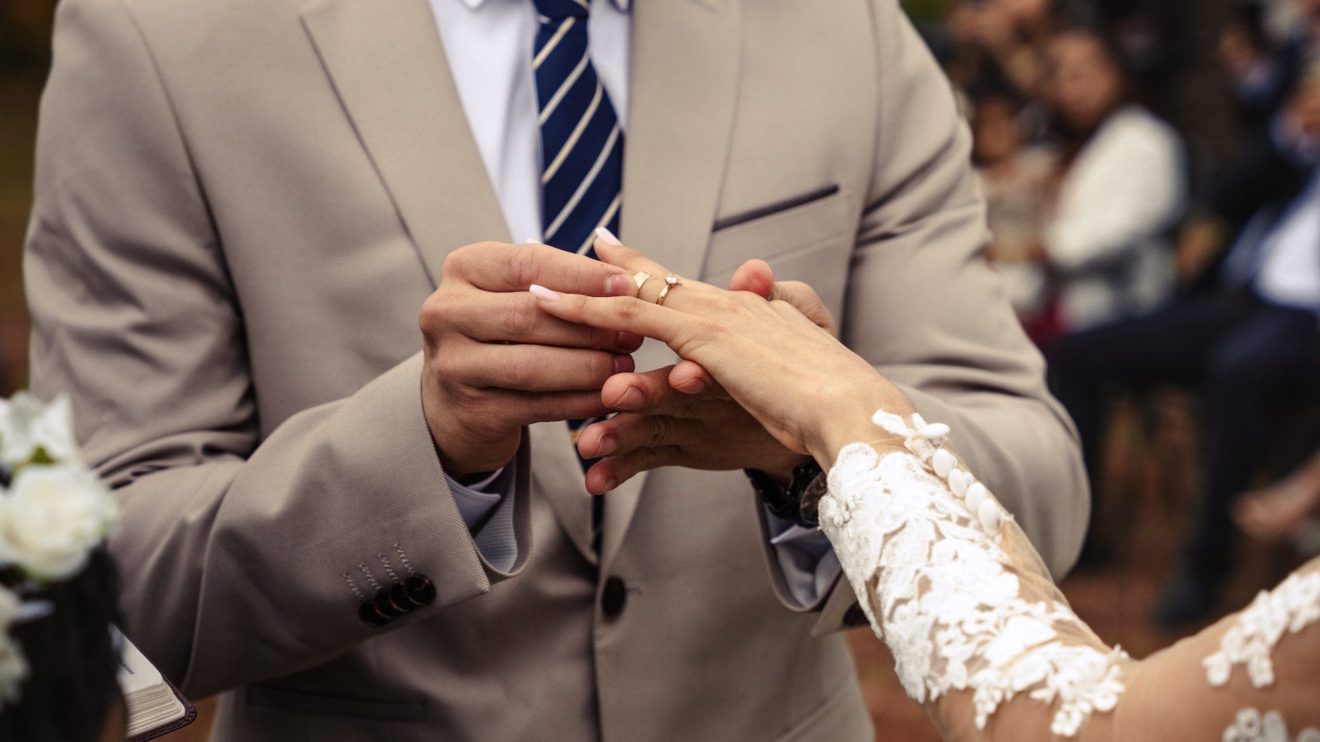Wearable Wedding Magic: 6 Genius Tips to Cherish Your Photos Forever