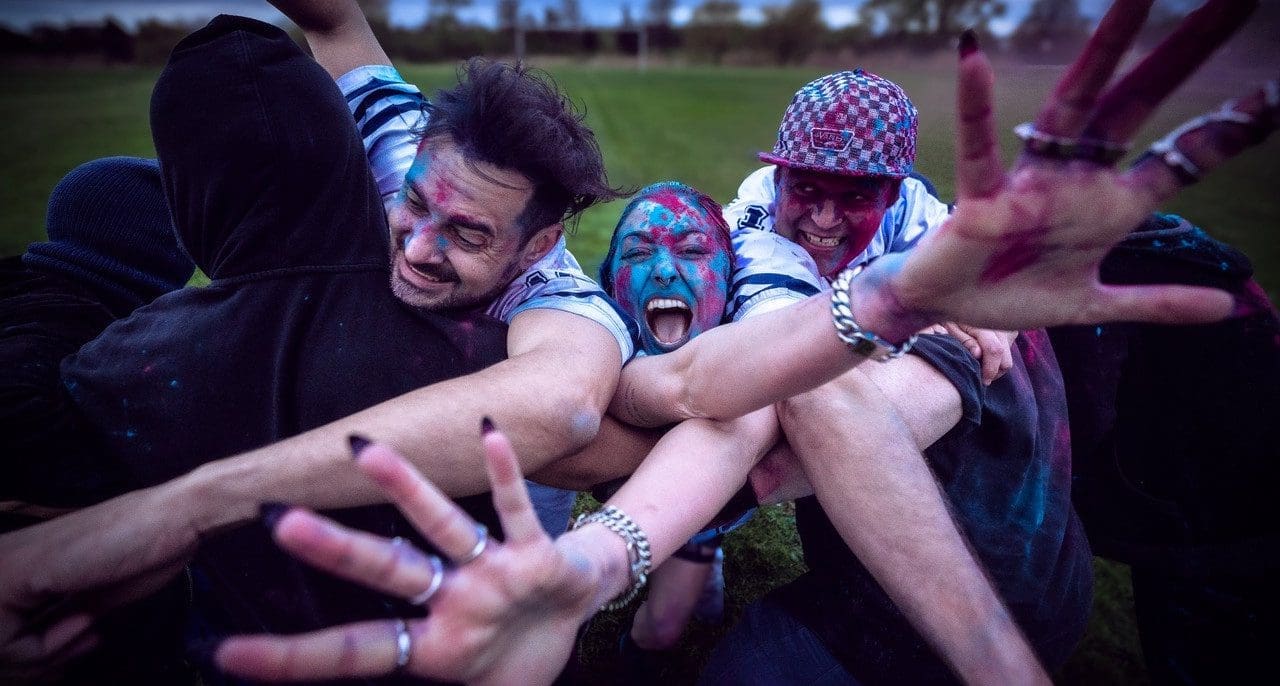 EXCLUSIVE MUSIC VIDEO PREMIERE – RED ROVER BY FEATURETTE