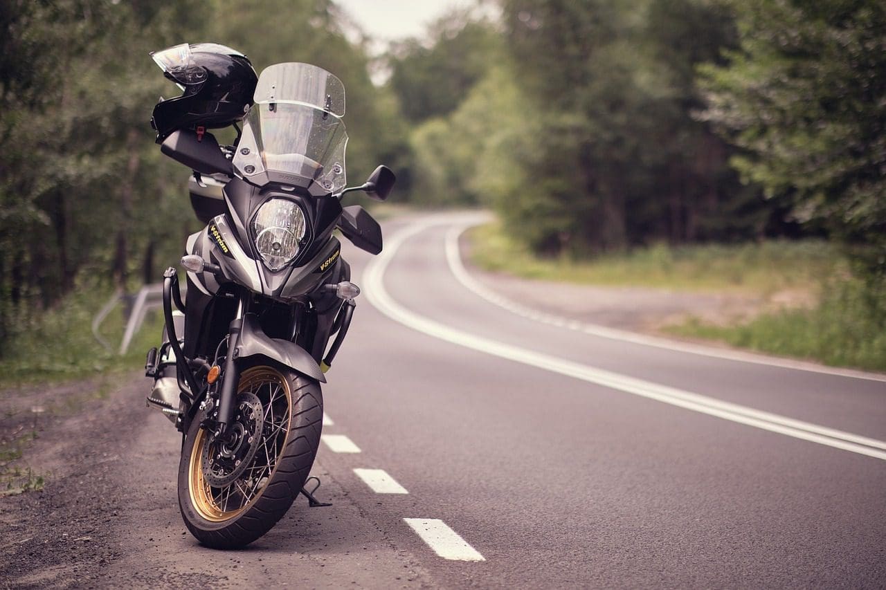 How to Remain Safe When Traveling on a Motorcycle: 6 Key Points to Know