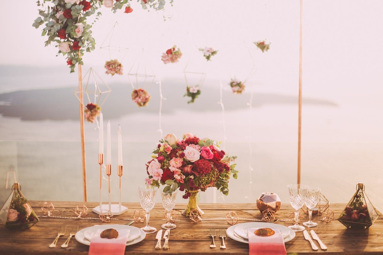 Complete Wedding Decoration Guide: From Tables to the Ceremony