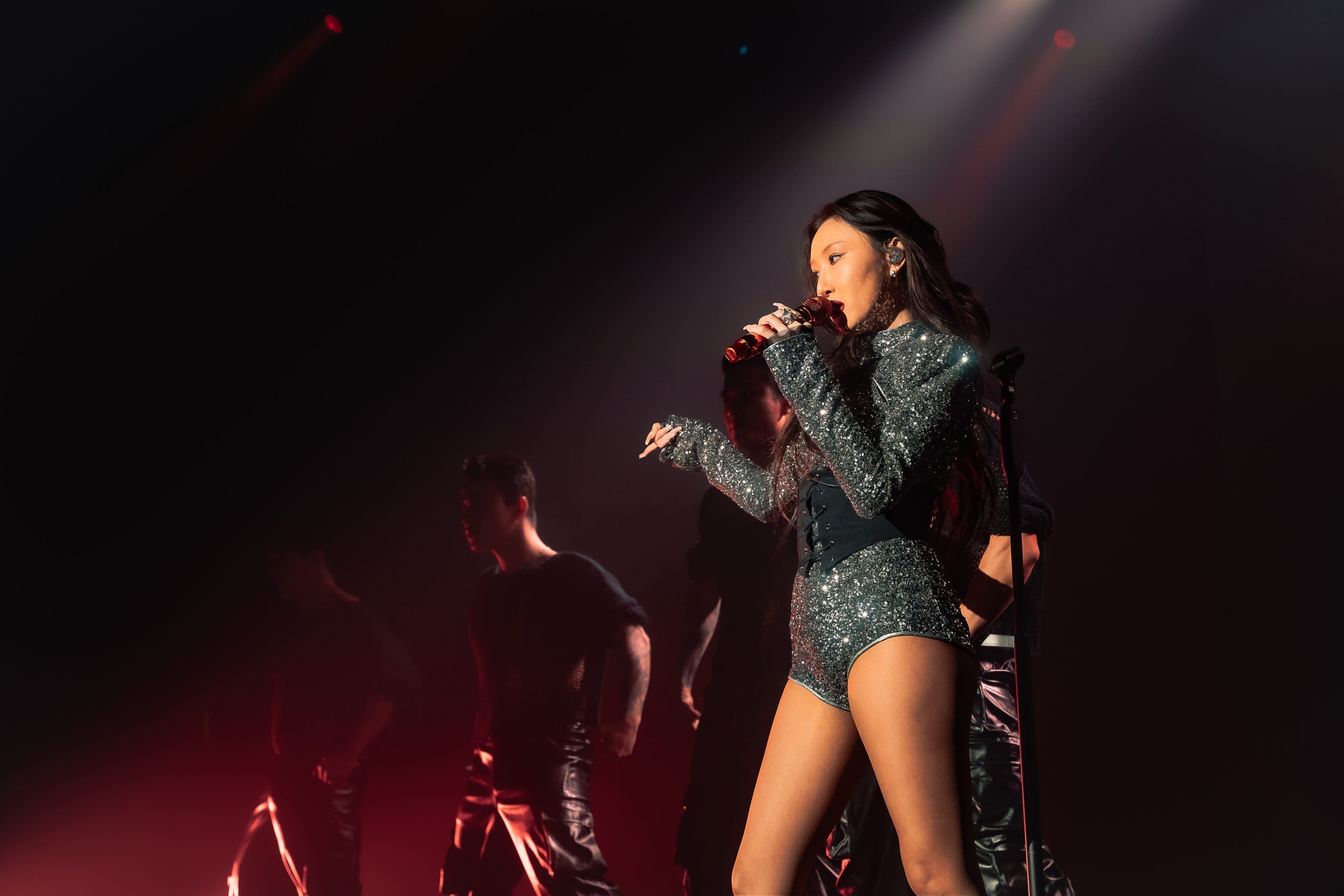 Twits Take Over Toronto: Hwasa Delivers an Unforgettable Night